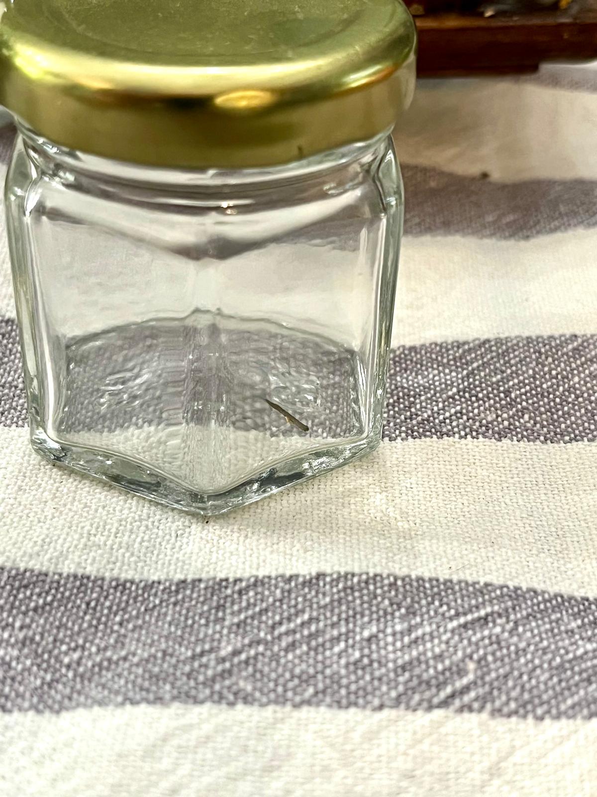 The jar for artifacts, collecting the extracted pins