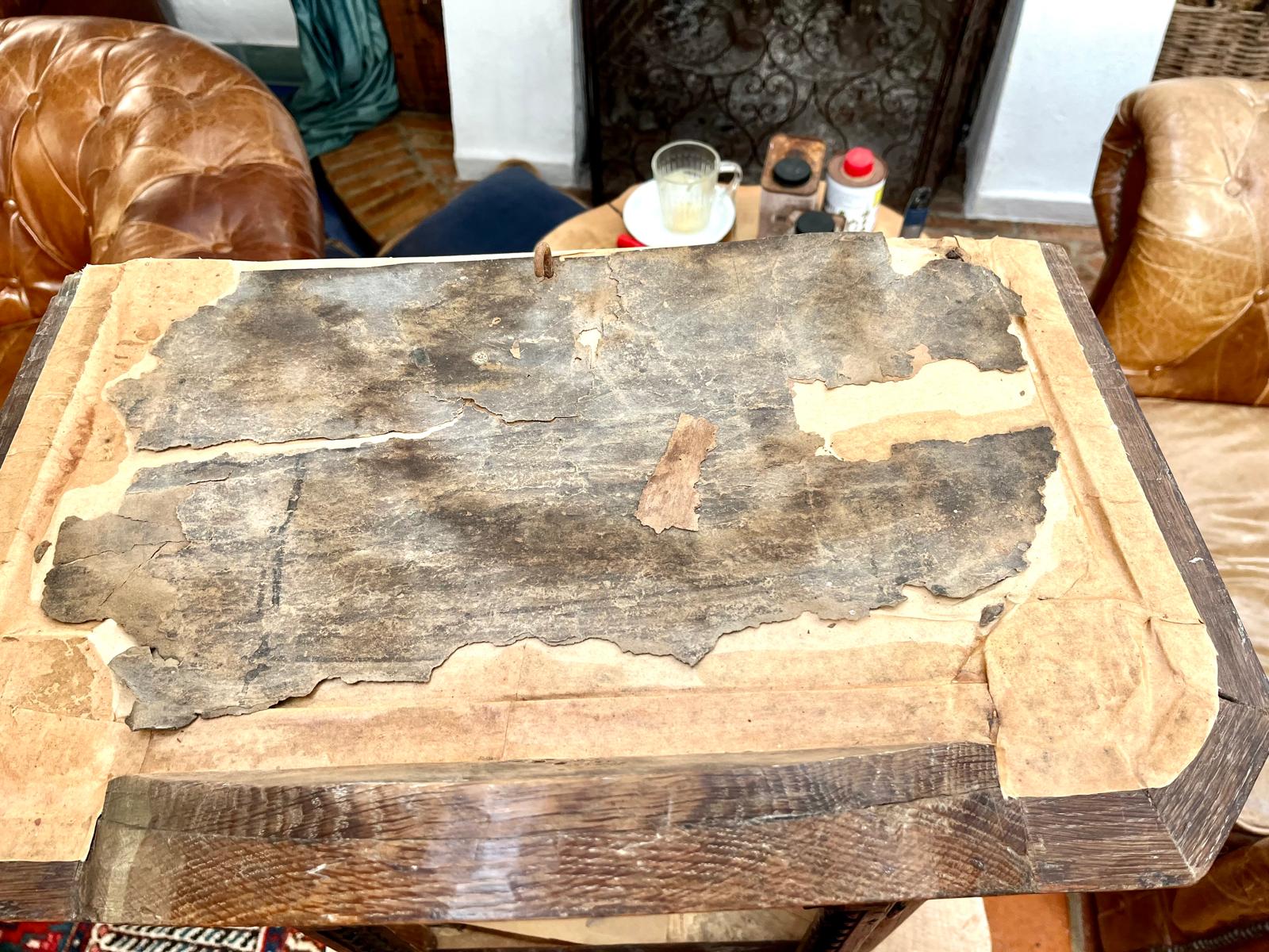 The workbench with glue and tools during the operation