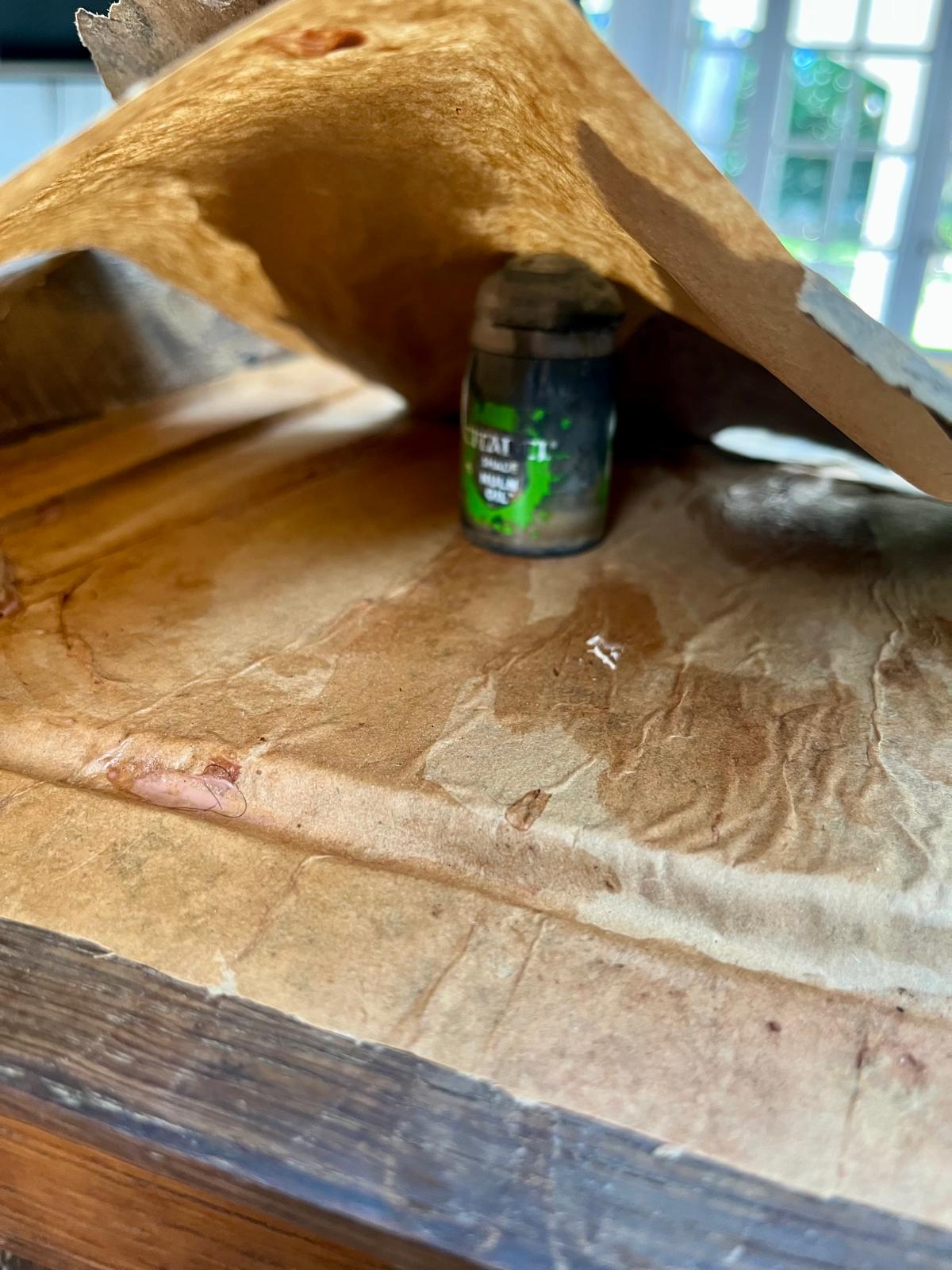 A Citadel Nuln Oil pot set up as a spacer support for ventilation